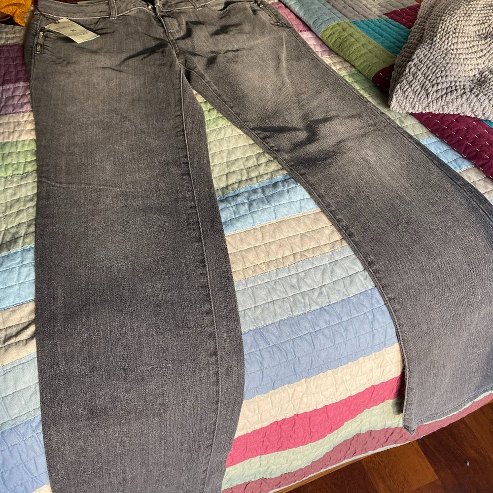 Simply Vera, Vera Wang straight leg Black Jeans, Size 8